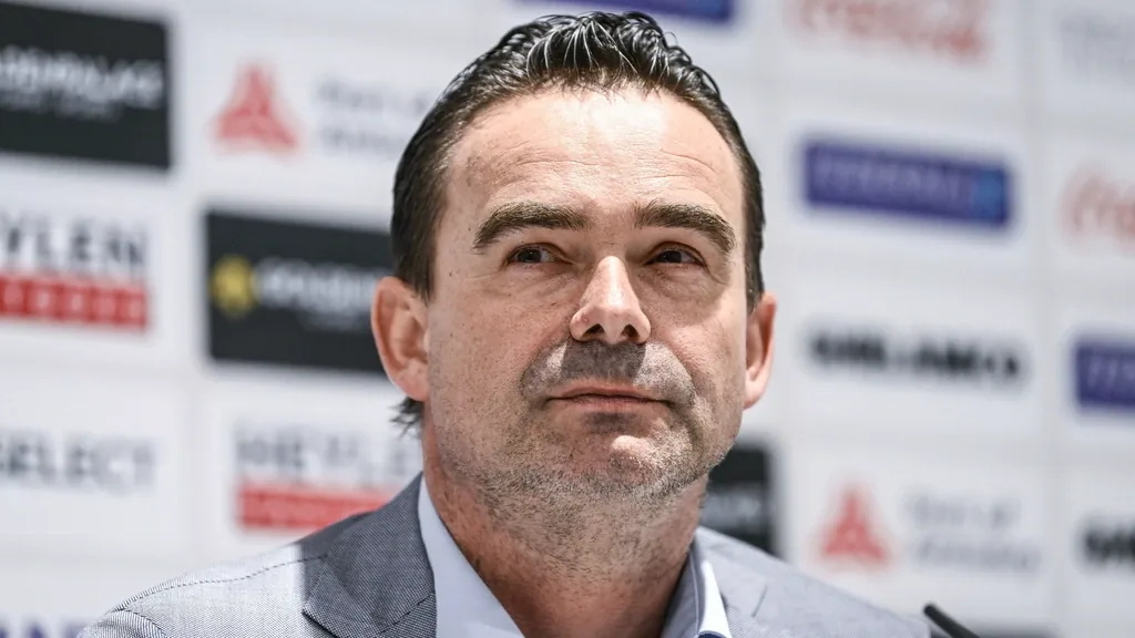 Overmars stopt om gezondheidsredenen bij Antwerp: 'Mijn energie is volledig op'