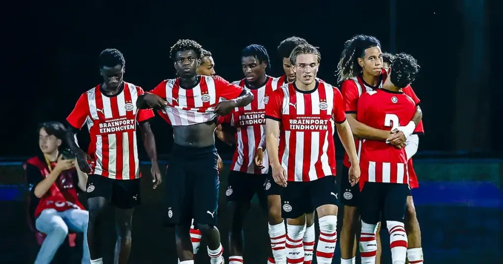 Dramatische avond Jong Ajax-keeper Heerkens: speler Spina in slotfase op doel