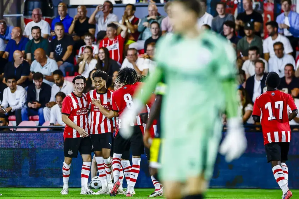 LIVE Keuken Kampioen Divisie | Jong PSV scoort drie keer in vier minuten tegen FC Den Bosch