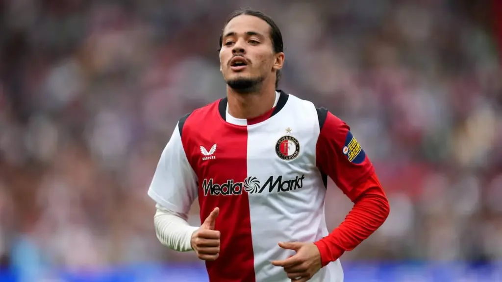 'Hadj Moussa te laat bij spelersbus, niet in Feyenoord-selectie' • Vanavond: Ajax-PSV