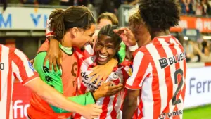 LIVE eredivisie | Wat een debuut! Ingevallen PSV-huurling Babadi scoort bij eerste balcontact