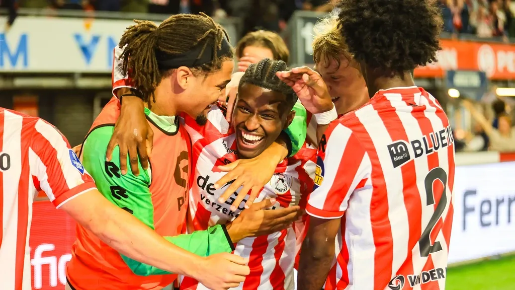 LIVE eredivisie | Wat een debuut! Ingevallen PSV-huurling Babadi scoort bij eerste balcontact