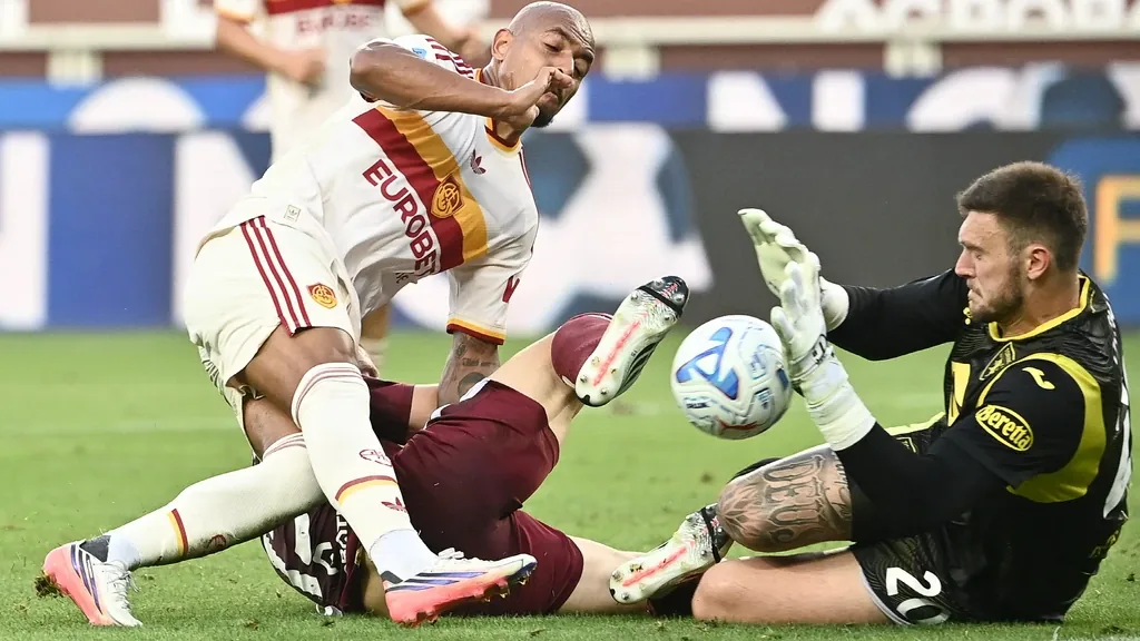 Topscorer Malen slaat weer toe voor koploper AS Roma, ook Ekkelenkamp scoort