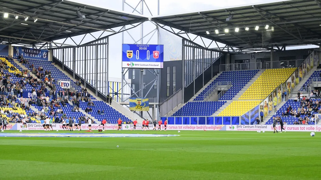 Een leeg uitvak in het Kooi Stadion tegen FC Twente.